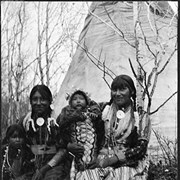 Cover image of Annie House (left), unknown, Wapta mnûtha Wîyâbi (Big Horn women)